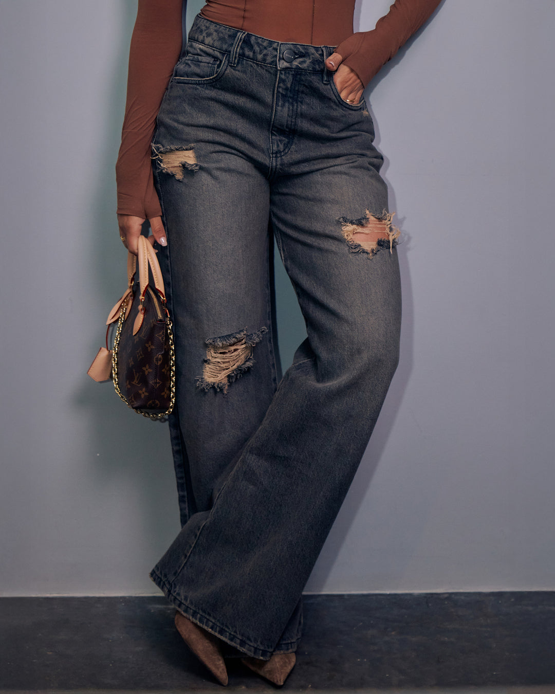 CLASSIC STRAIGHT JEANS