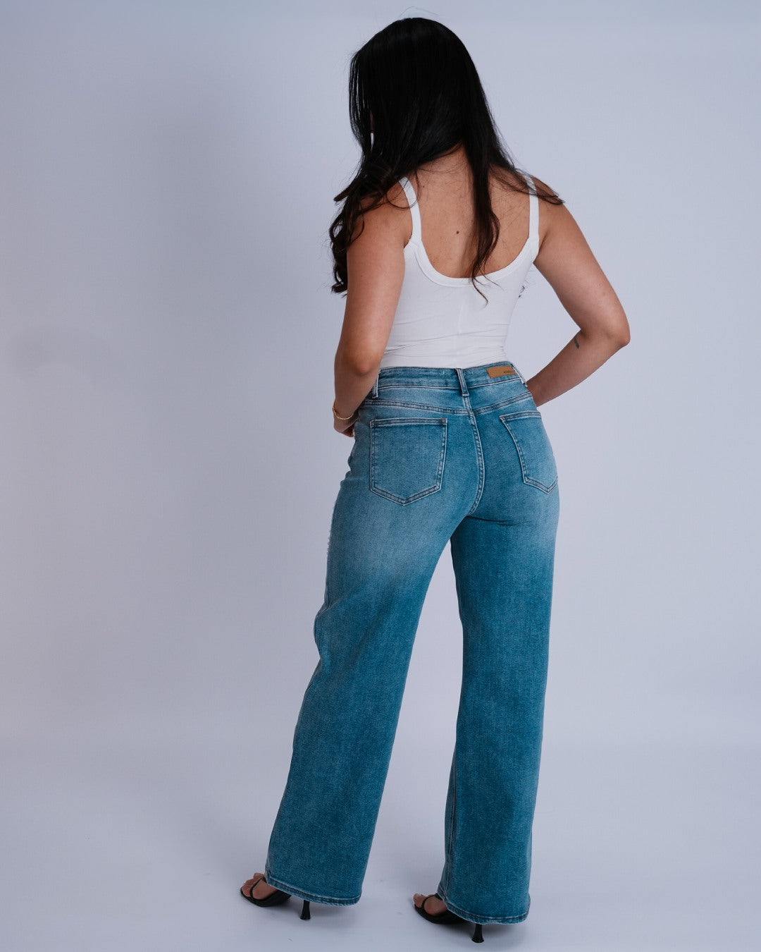 DIAMOND GLOW JEANS